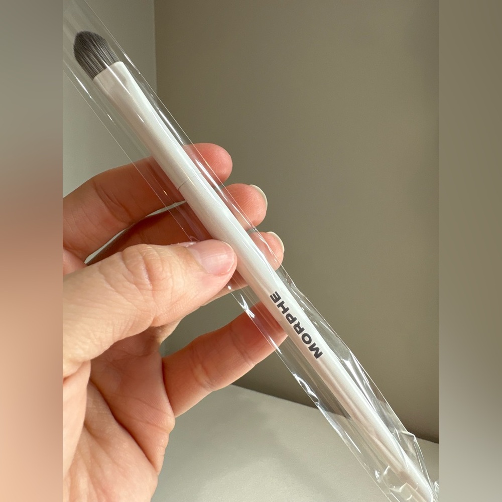 5/$60 Morphe M134 Professional Pointed Paddle Concealer Brush NEW
